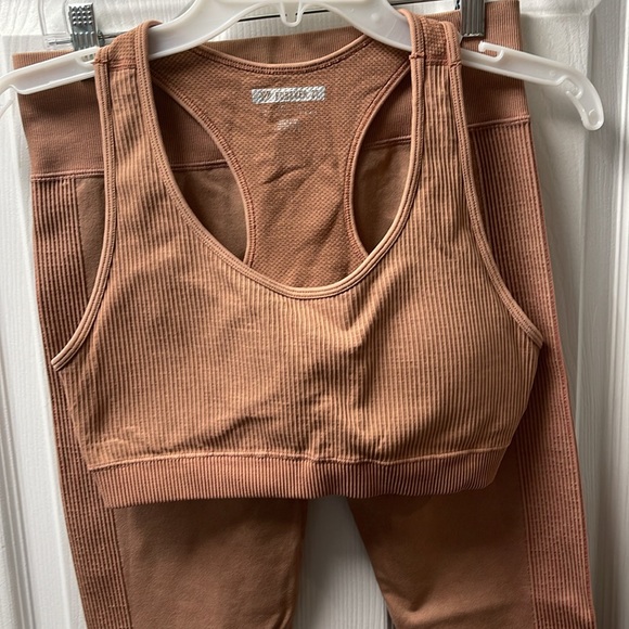 FOREVER 21 SPORTS ACTIVE SET - Picture 2 of 5